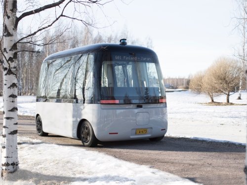 Der Allwetterrobotbus GACHA macht sein Jungfernfahrt im winterlichen Helsinki