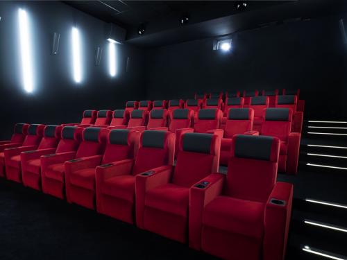 96% der Kinobesucher feiern die Eröffnung des Cineplanet Salons mit FLEXOUND Augmented Audio™