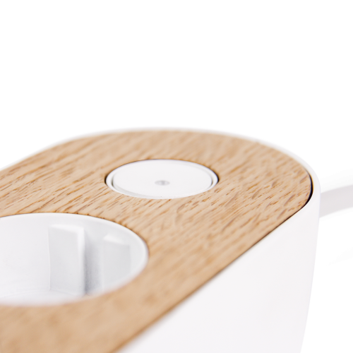 mynolla-power-strip-white-oak-closeup.png